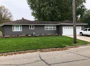 322 4th St NW, Renville, MN 56284