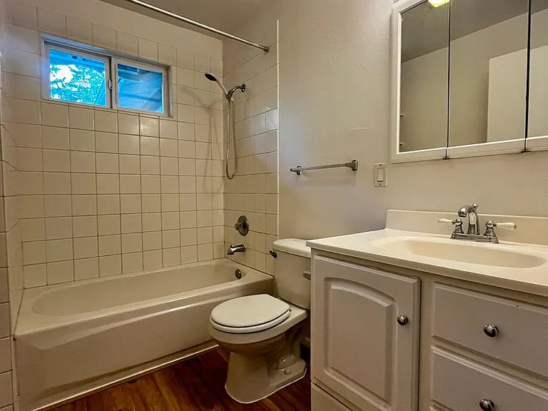 650 Ericksen Avenue NE — Photo 7