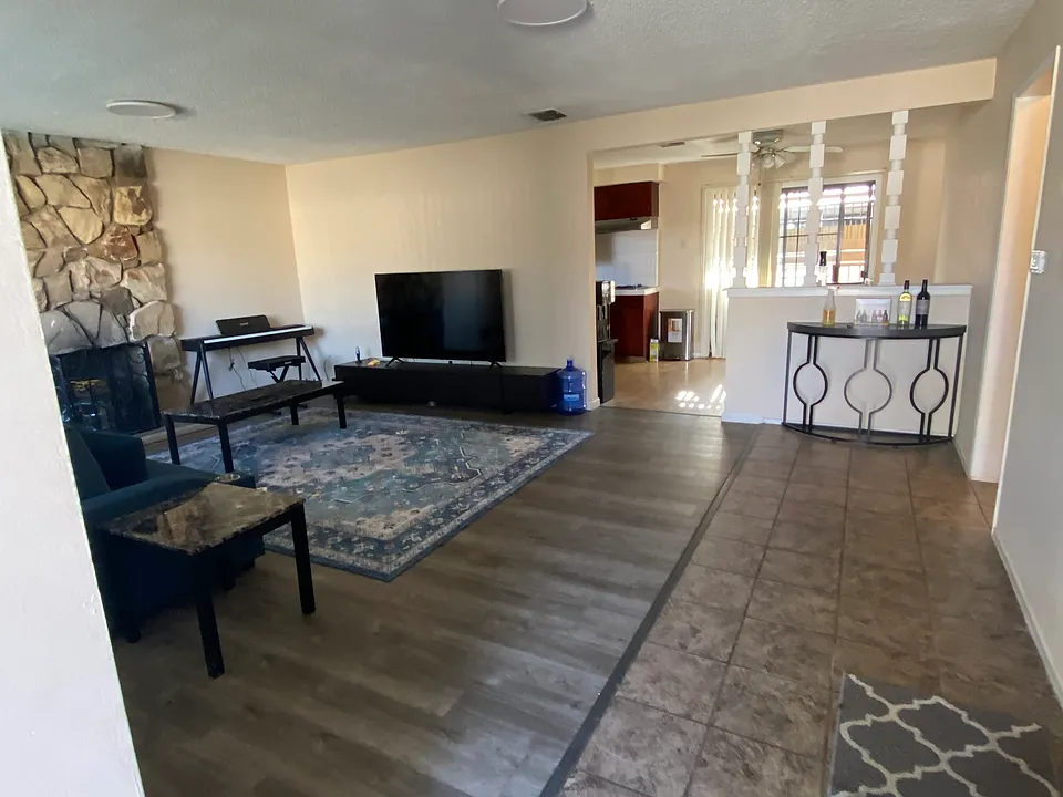 3067 W Coolidge Ave #1