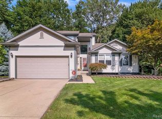 18453 Lawrence Ln, New Boston, MI 48164