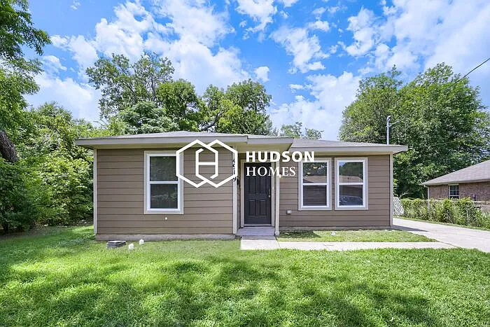 4919 Wellington St — Photo 1