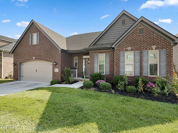 3rd image of 8618 Oxford Dr