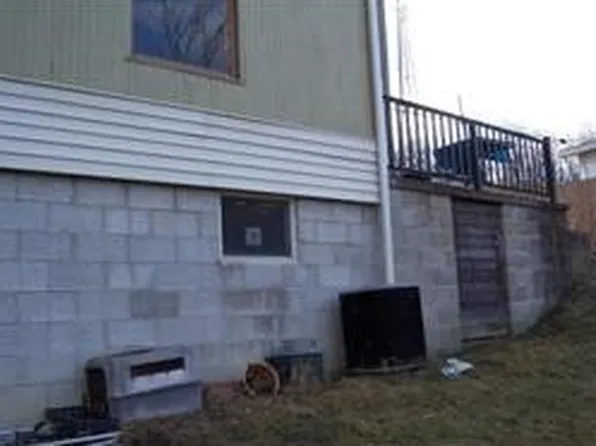 1939 Harrison Ave, Jeannette, PA 15644
