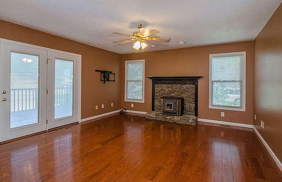 2nd image of 3912 S Lake Blvd