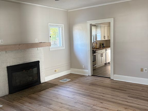 4th image of 1088 Beachview Rd