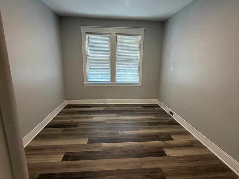 2506 W 4th St — Photo 6