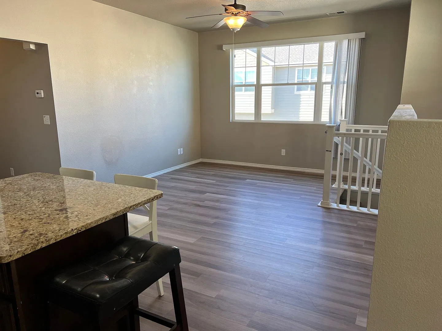 Amazing price amazing location 2 bedroom Condo avail NOW — Photo 4
