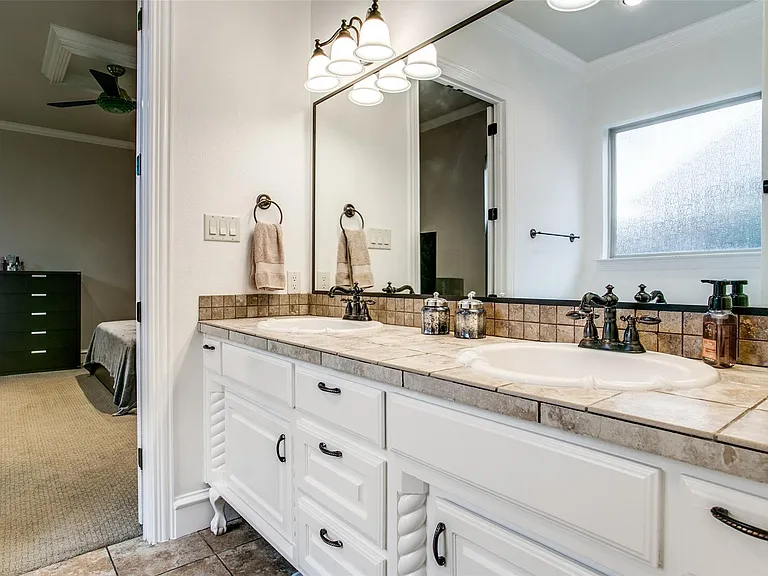 1805 Castle Ct — Photo 19