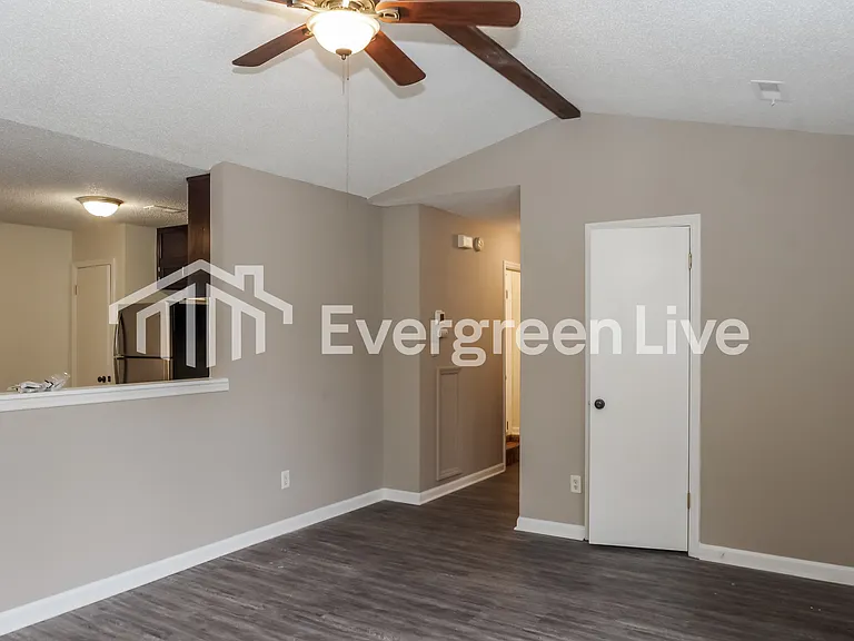 13020 Dickens Ln — Photo 4