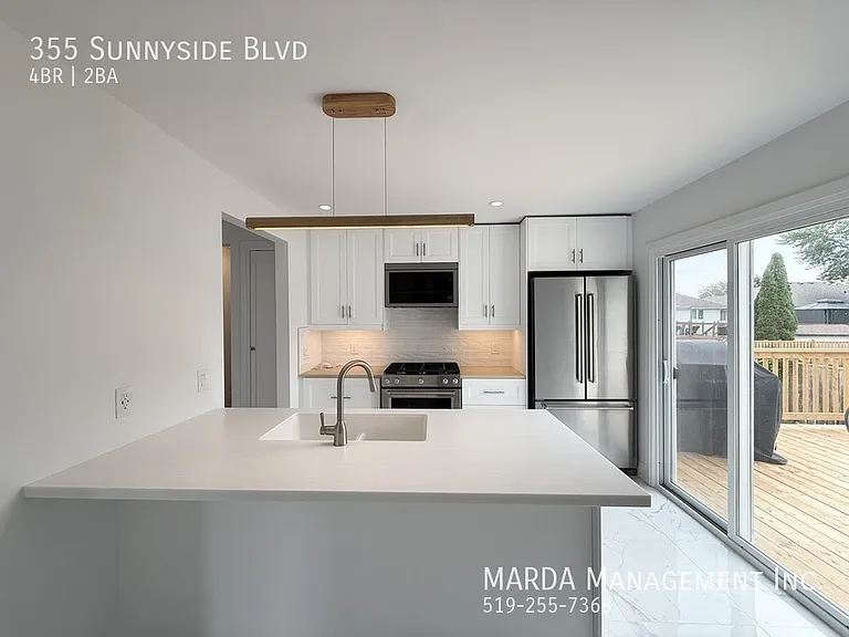 355 Sunnyside Blvd — Photo 13