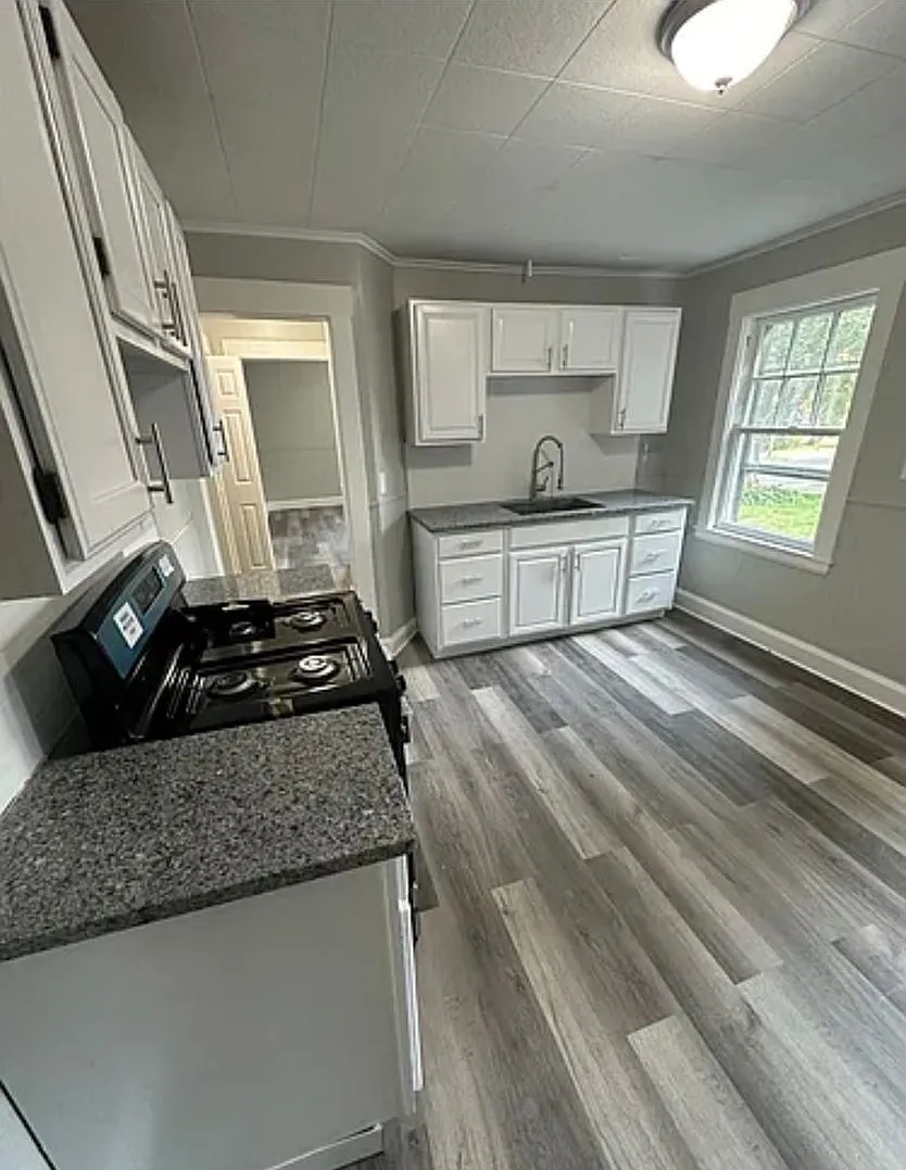 16-18 Woodbine Street — Photo 2
