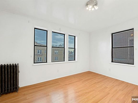 5th image of 6601 Bdwy APT E-7
