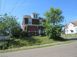 1060 Shannon Ave, Barberton, OH 44203