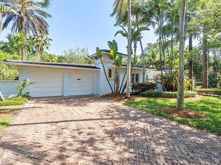 1037 Alfonso Ave — Photo 11