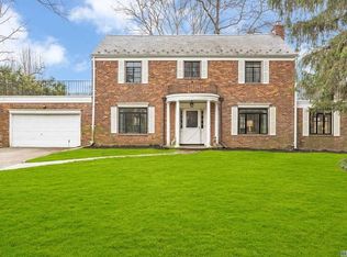 29 Bayside Dr, Great Neck, NY 11023