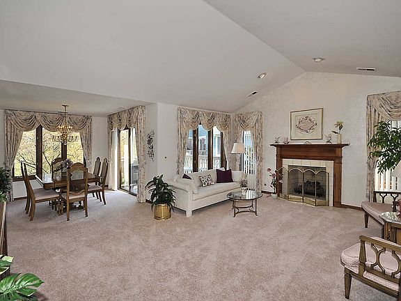 Living Room/Dining Room