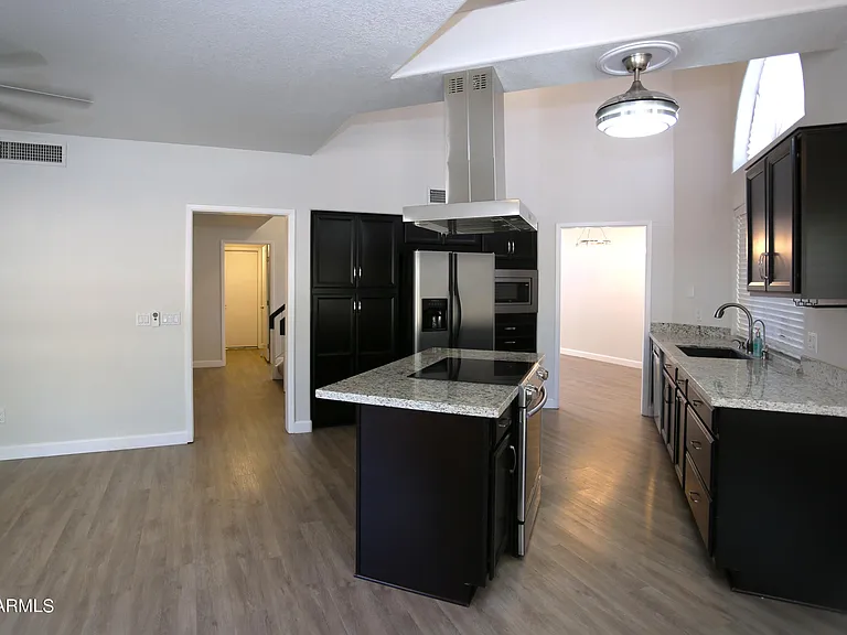 924 E Manor Dr — Photo 16