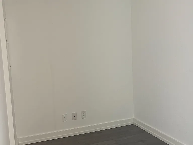 75 James St S #2511 — Photo 6