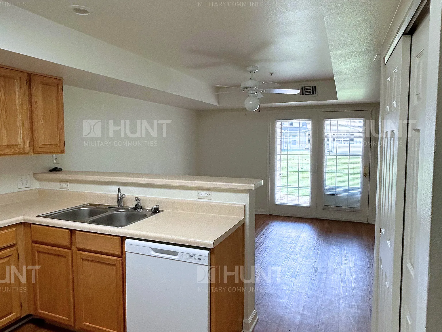 4 bed, 2.5 bath, 1950 sqft, $1,900 — Photo 3
