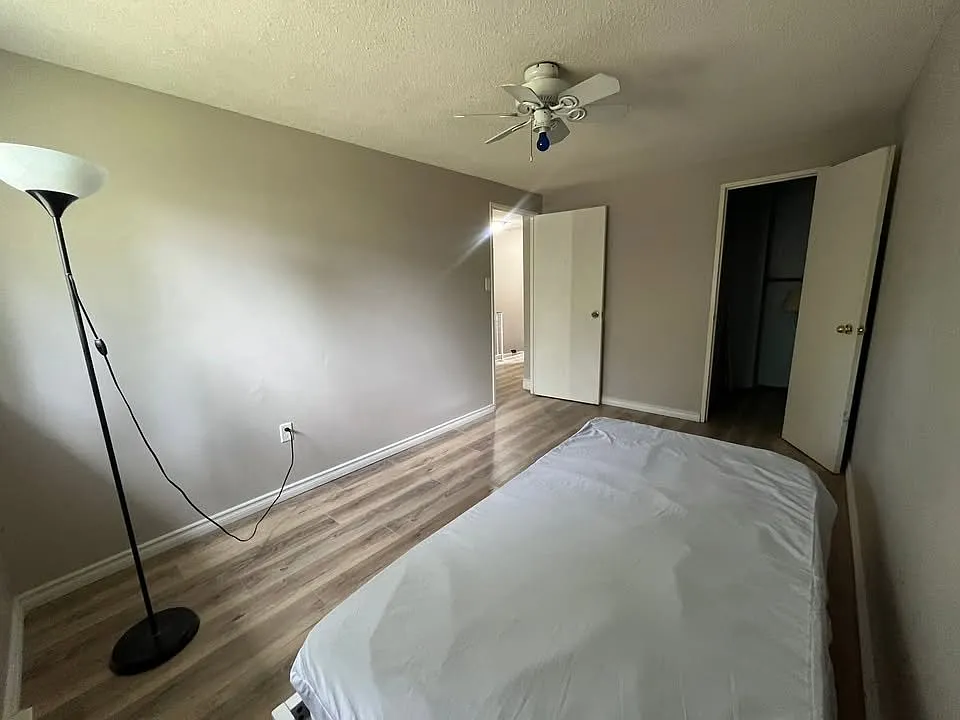 3 bed, 1.5 bath, 1200 sqft, $2,400 — Photo 4