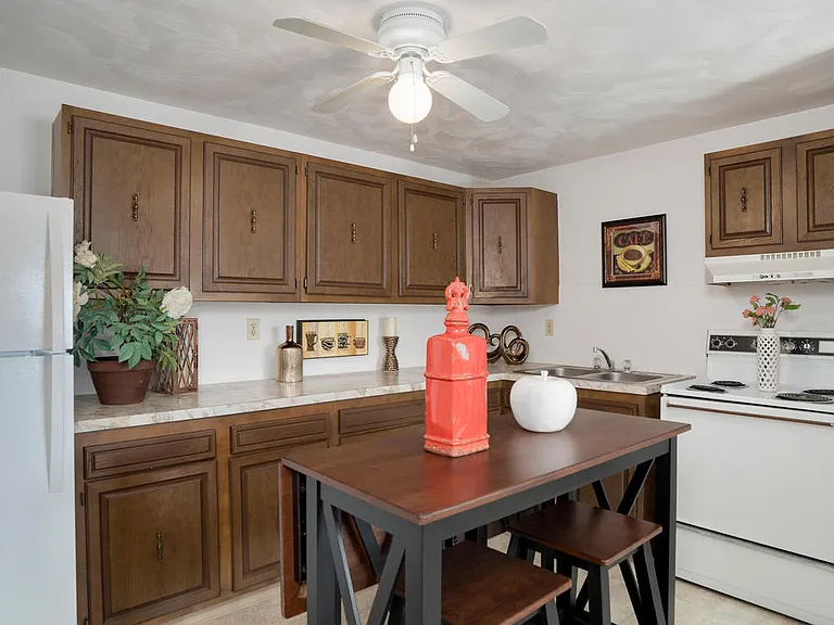 Niagara Apartments — Photo 8