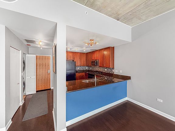 3rd image of 845 N Kingsbury St Unit 405