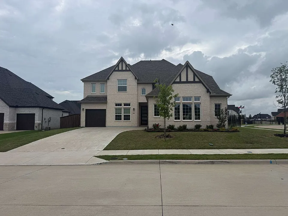1927 Pebble Ln
