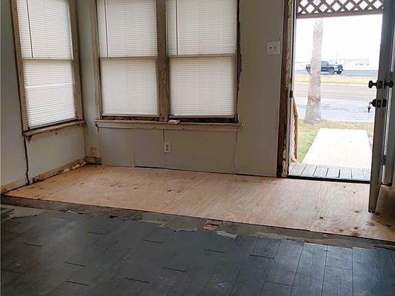 5th image of 710 Linda Vista Dr