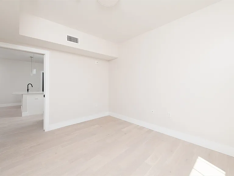 425 Border St #201 — Photo 16
