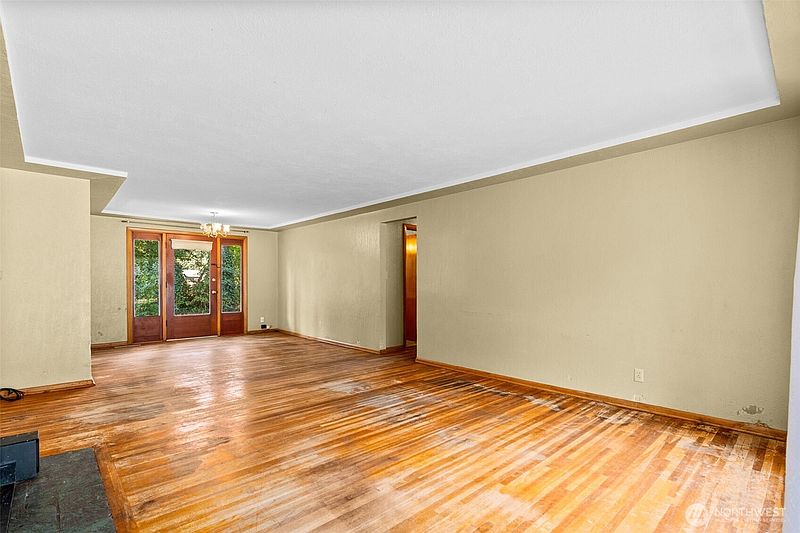 4th image of 8212 South Way Sw