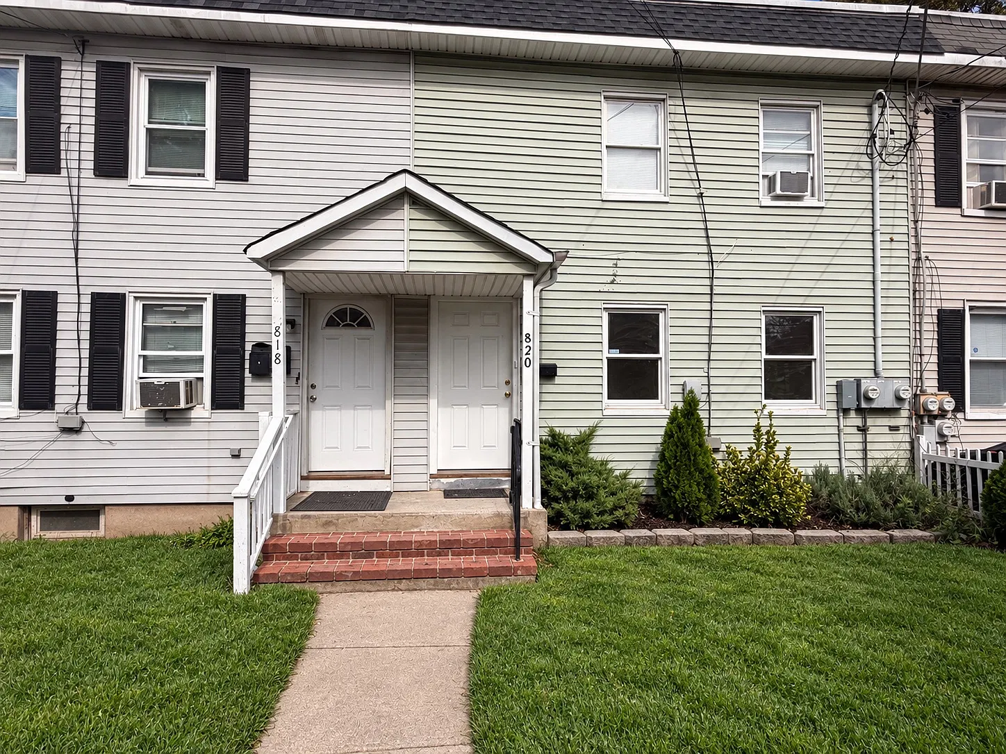 820 E Hazelwood Ave — Photo 1