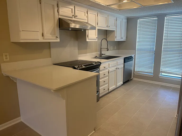 227 Heatherwood Dr — Photo 2