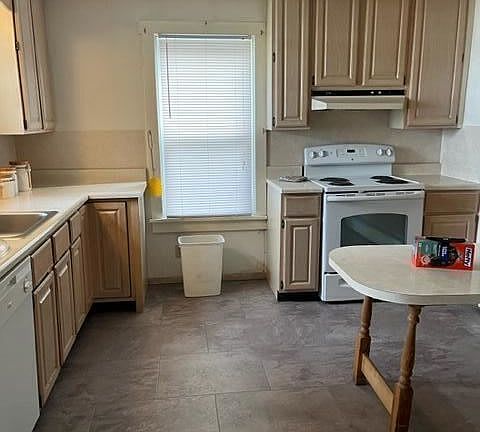 3rd image of 208 N 7th St