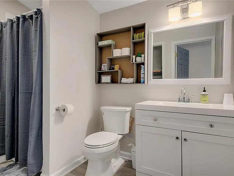 1817 Hardman Ln — Photo 14