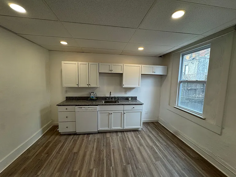 211 Reifert St — Photo 15