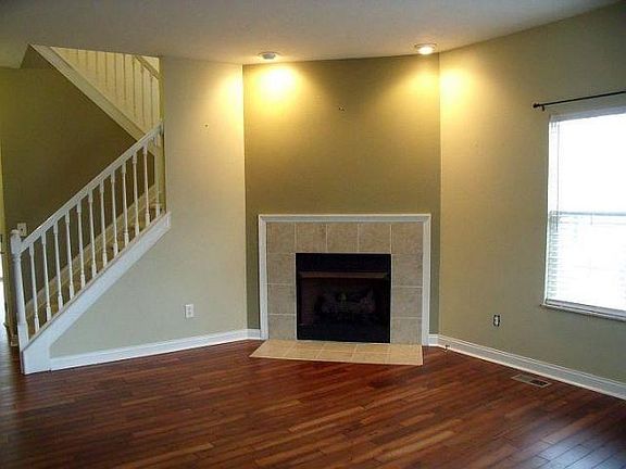 3rd image of 5872 Darby Hill Ln