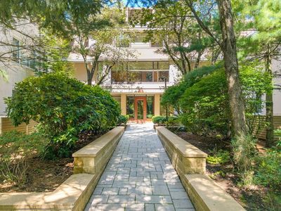 232 Allandale Rd APT 2D, Chestnut Hill, MA, 02467