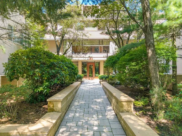 232 Allandale Rd APT 2D, Chestnut Hill, MA 02467