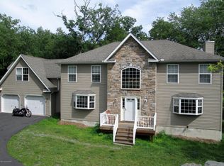 111 Brandyshire Dr, Tamiment, PA 18371