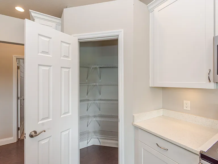 476 Carrick Dr — Photo 15
