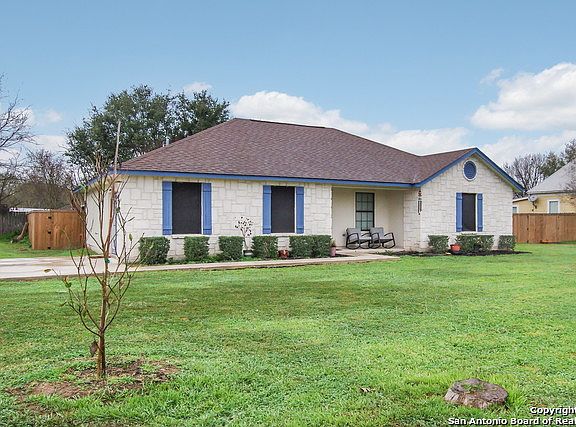 2nd image of 703 N Windy Knoll Dr