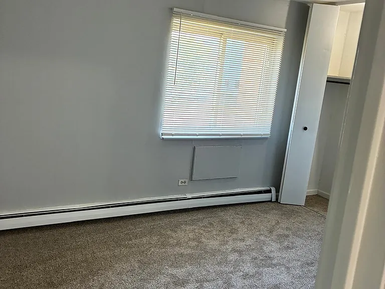333 Hawthorne Cir #5 — Photo 9
