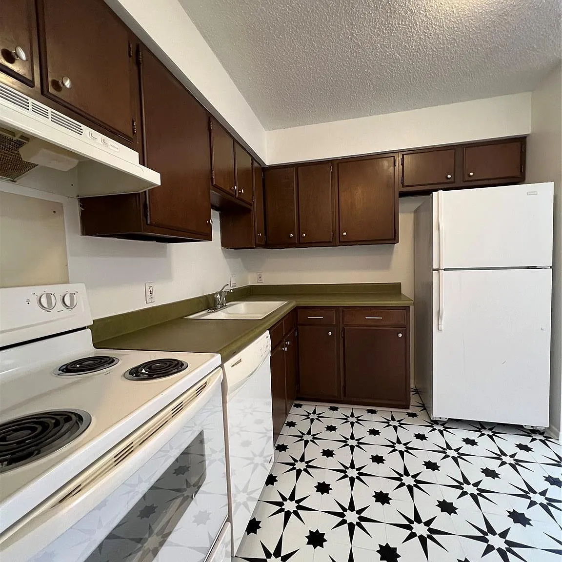 1 bed, 1.0 bath, 800 sqft, $1,195 — Photo 3