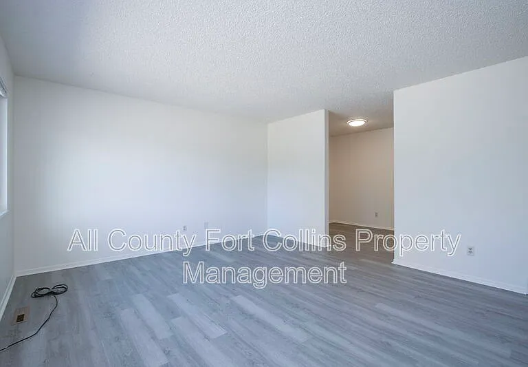 1718 Larch St #2 — Photo 4