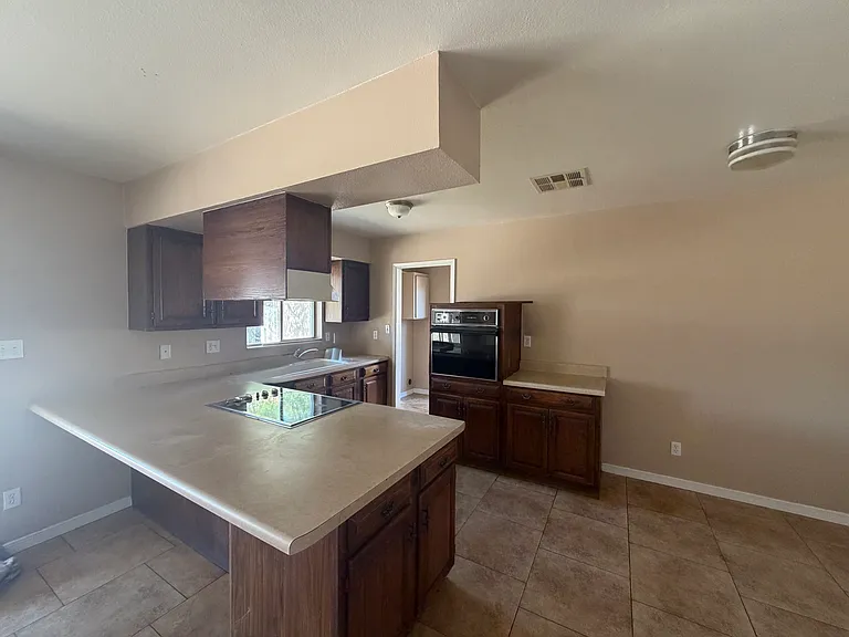 3708 W Loma Ln — Photo 5