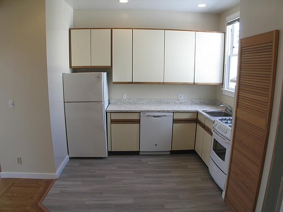 5th image of 909 Page St APT 16