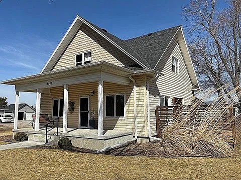 1010 W Saline St — exterior photo