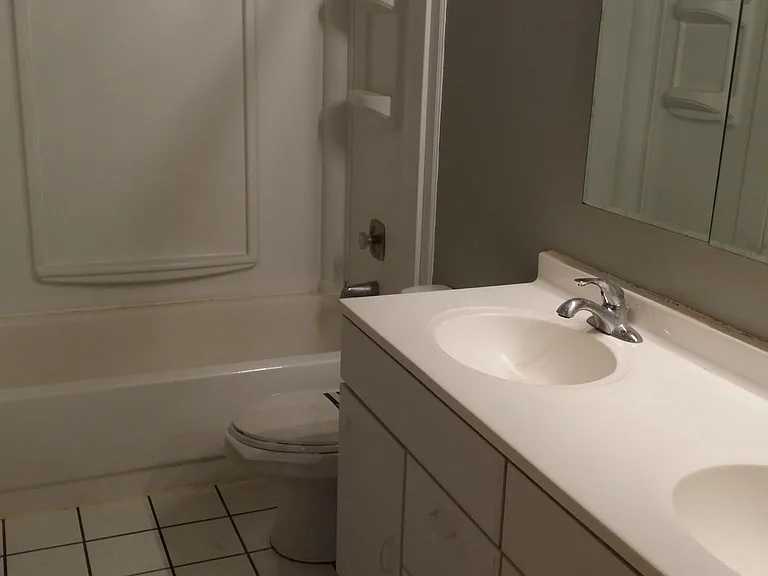1402 Leslie Ave — Photo 7