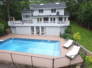 69 Northside Dr, Southampton, NY 11963
