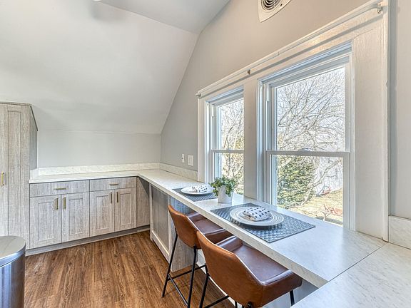 5th image of 43 Walnut Ave #2